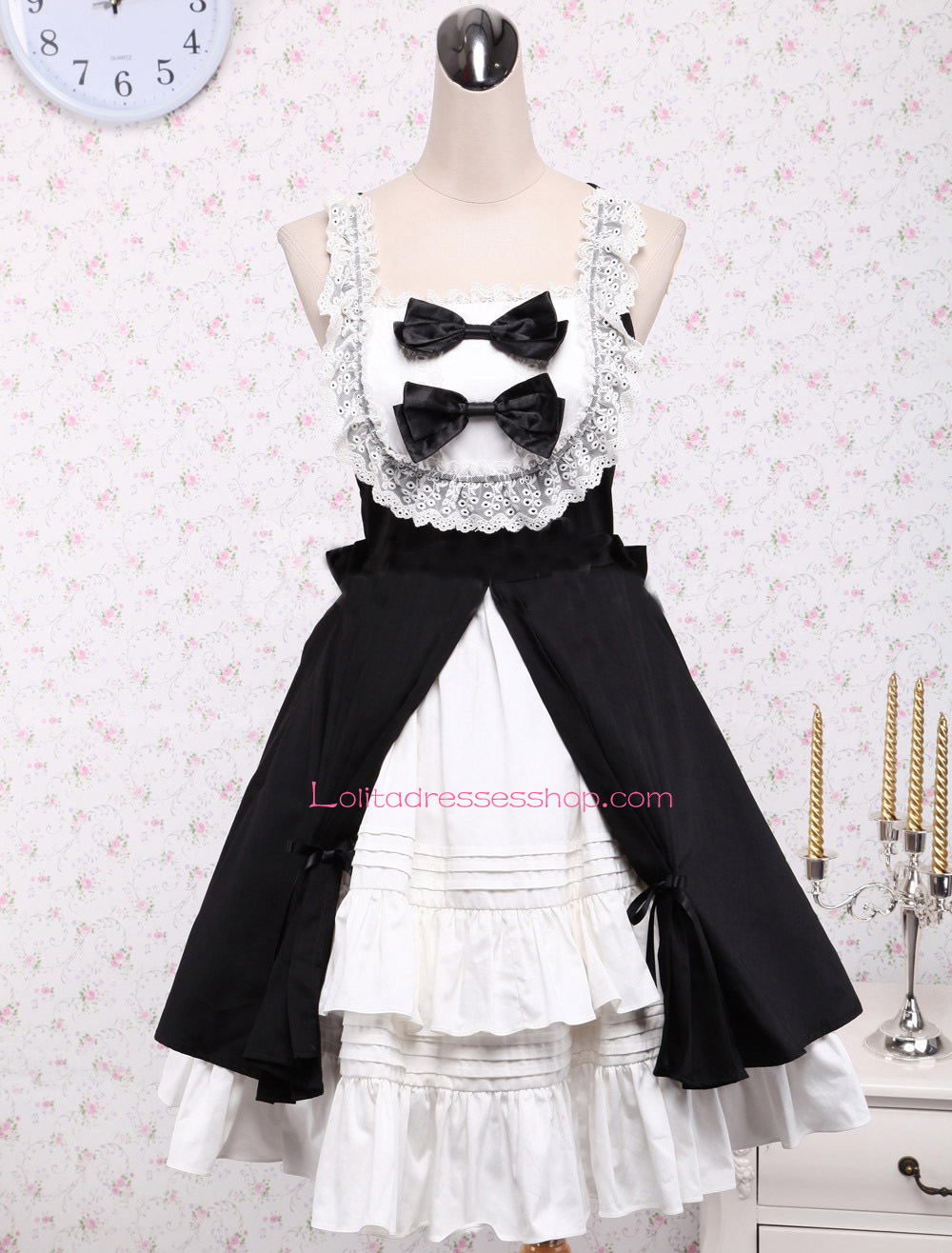 Black and White Straps Sleeveless Flouncing with Bow Gothic Lolita Dress