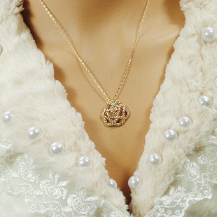 Classic Golden Alloy Chain Rhinestone Rose Necklace