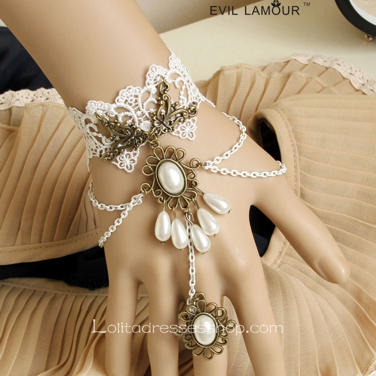 Luxurious White Beadings With Ring Lolita Bracelet