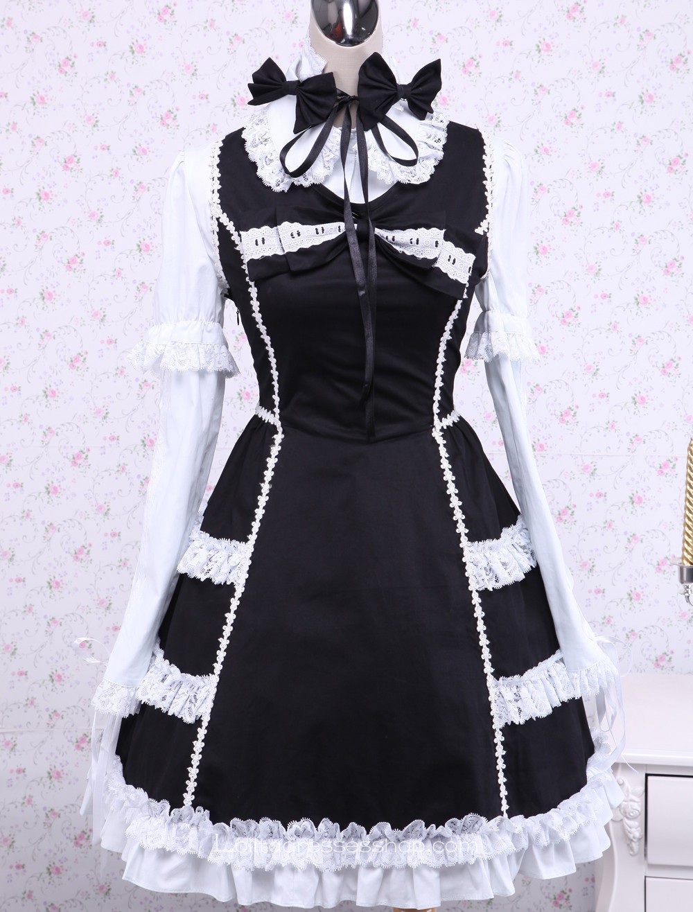 Black and White Cotton Long Sleeves Lace Trim Bow Gothic Lolita Dress