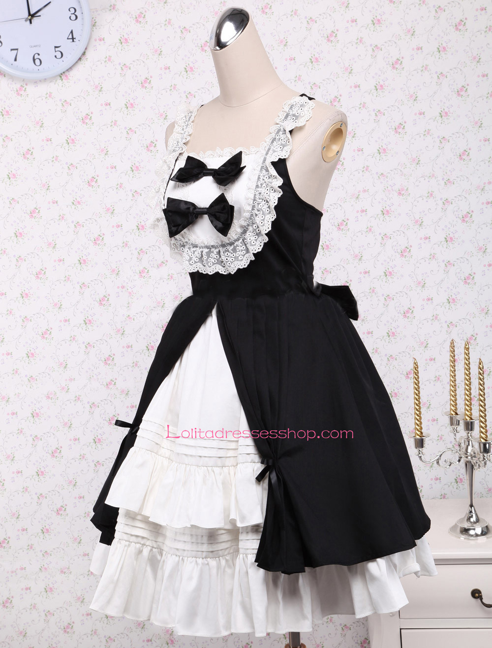 Black and White Straps Sleeveless Flouncing with Bow Gothic Lolita Dress