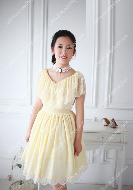 Vintage Lace Princess Beige V-neck Short Sleeves Palace Fashion