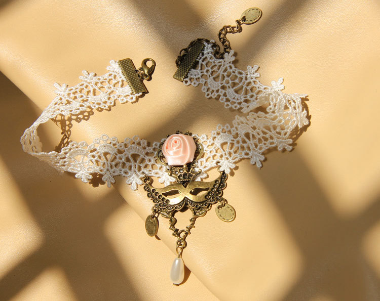White Vintage Lace Lolita Necklace