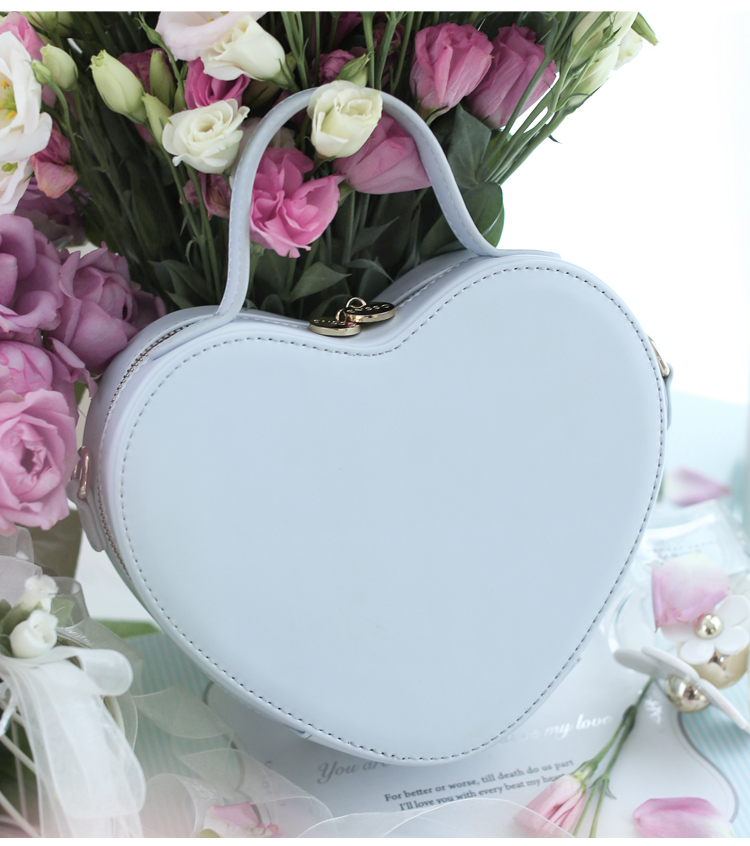 Cute retro heart-shaped handbag